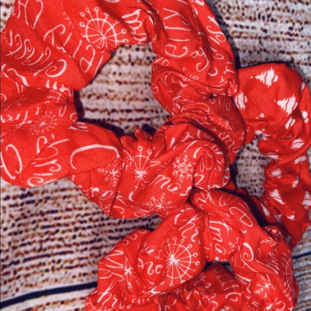 Scrunchie - Picture 5 of 13